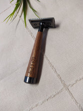 Lataa kuva Galleria-katseluun, Eco&amp;Pop Premium safety razor, Walnut/Black
